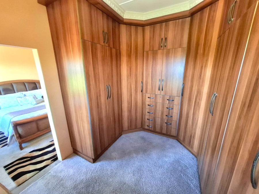 6 Bedroom Property for Sale in Baysville Eastern Cape